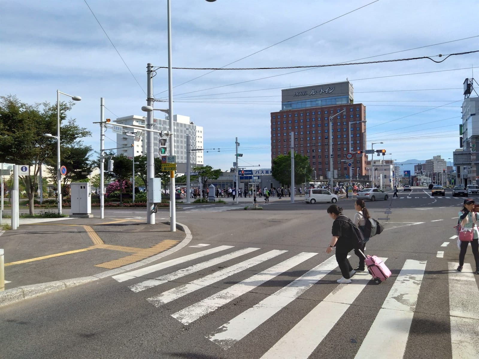 函館駅前のバス・市電の乗り場周辺